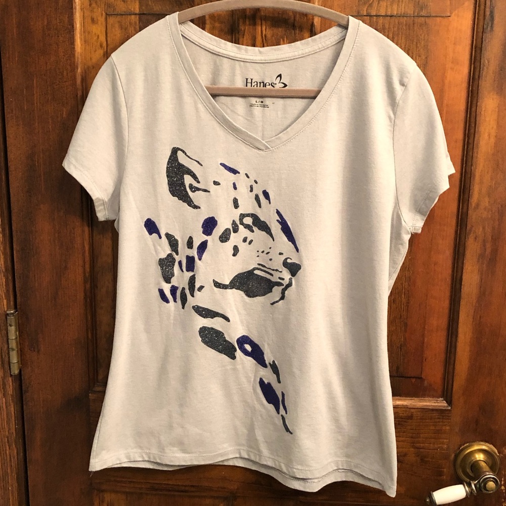 Women’s Hanes L Grey T-Shirt Leopard Decal 🐆